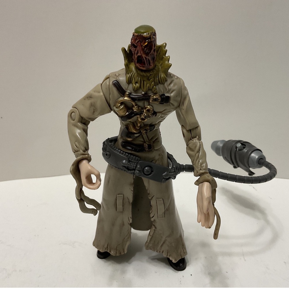 DC Comics Batman Begins Scarecrow Action Figure Tan Trench Coat M5058 5 Inch